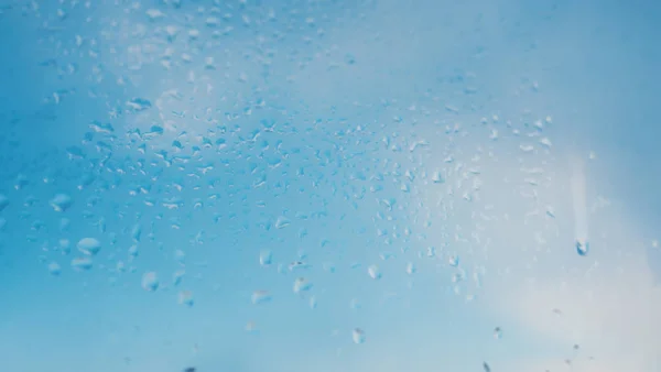 Image avec condensation formée par des gouttelettes d'eau sur verre en raison de — Photo