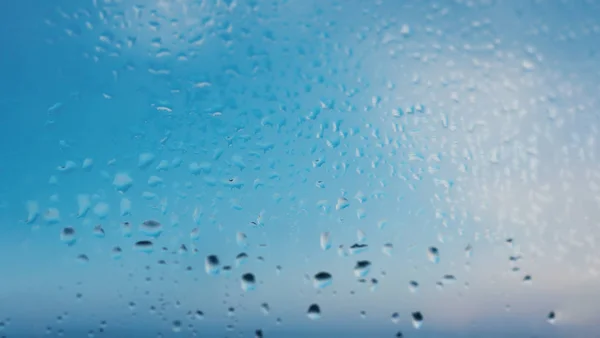 Afbeelding met condensatie gevormd door waterdruppels op glas moet — Stockfoto