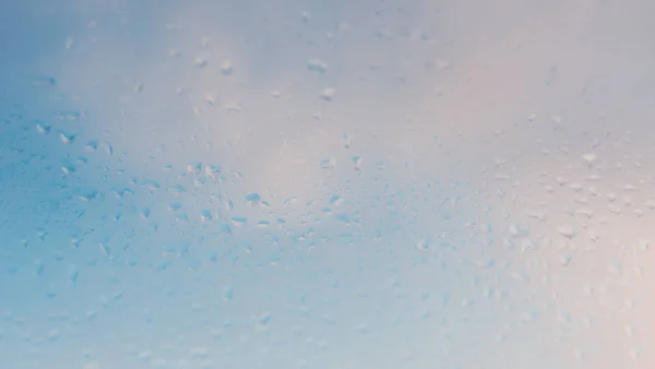 Imagen con condensación formada por gotitas de agua sobre vidrio debido a — Foto de Stock