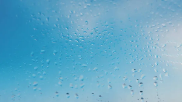 Imagen con condensación formada por gotitas de agua sobre vidrio debido a — Foto de Stock