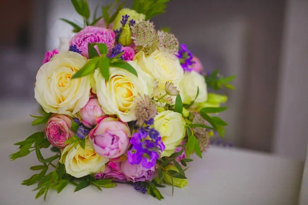 Bouquet Mariage Fleurs Roses Fraîchement Coupées Autres Belles Fleurs Dans — Photo