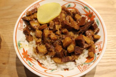 Tayvan mutfağı: lo-bah-png (kıymalı domuz pirinci)