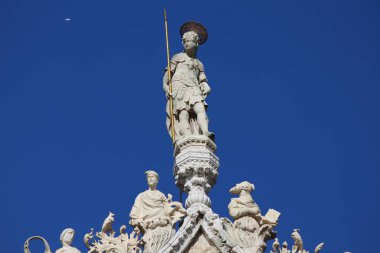 İtalya, Venedik 'teki Aziz Mark Bazilikası' nın ön heykelleri.