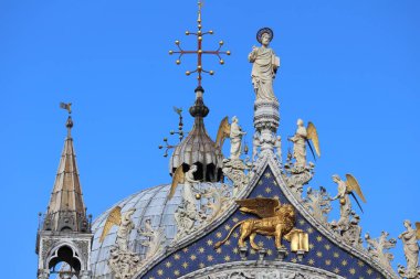 İtalya, Venedik 'teki Aziz Mark Bazilikası' nın ön heykelleri.