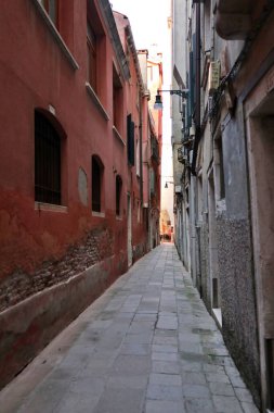 İtalya, Venedik 'in San Marco bölgesinde bir sokak.