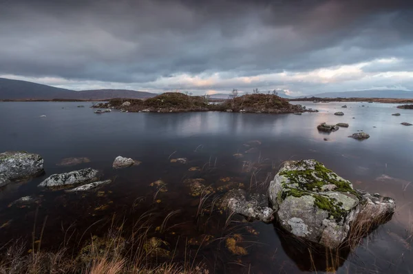 Reflexiones Agua Lago Nah Achlaise Highlands Escocés —  Fotos de Stock