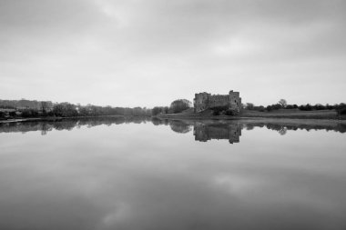Black & White 'da Carew Kalesi