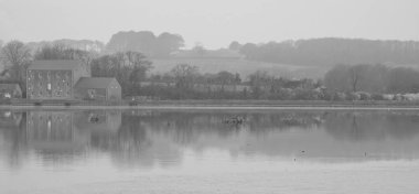 Carew Kalesi 'nde sabah Mill yansımaları