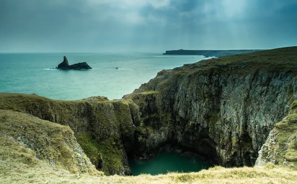 Klippor på Stackpole, Bosherton, Pembrokeshire — Stockfoto