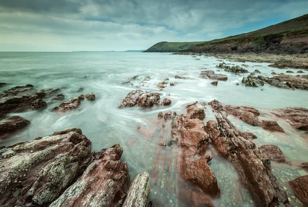 Felsen bei manorbier, pembrokeshire — Stockfoto