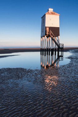 Burnham 'da deniz feneri, Somerset, gün doğumunda.