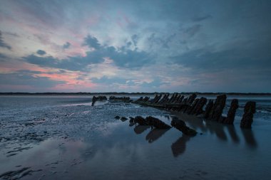 SS Nornen Gemi Enkazı, Güneş doğarken Burnham Denizinde