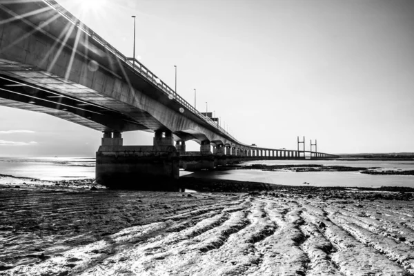 Prince of Wales Bridge, Severn Beach, seen from the beach with the tide out showing the ripples in the mud — Stock Image Prince Wales Bridge Severn Beach Seen Beach Tide Out Showing Royalty Free Stock Photos