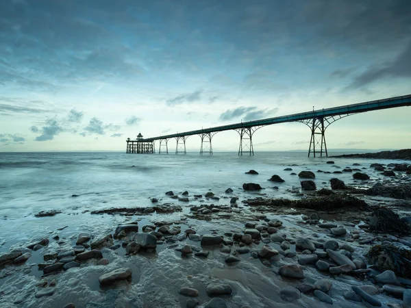 Clevedon Pier Somerset Την Ανατολή Του Ηλίου Βότσαλα Και Βράχια — Φωτογραφία Αρχείου