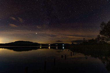 Llangorse Gölü 'nde gün batımı, Brecon Beacons, Galler