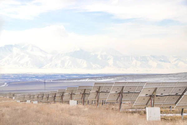 Centrale Solare Con Montagne Energia Solare Kazakistan — Foto Stock