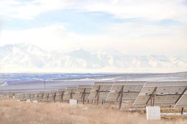 Centrale Solaire Avec Montagnes Énergie Solaire Kazakhstan — Photo