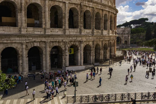 Roma Itália Setembro 2017 Coliseu Vista Externa Com Visitantes Turistas — Fotografia de Stock