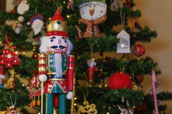 Soldado Cascanueces Lata Grande Árbol Navidad Con Fondo Borroso Figura — Foto de Stock