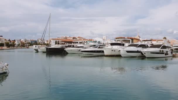 Cipro Limassol Marina Vista Giornaliera Con Yacht Ormeggiato Navi Lusso — Video Stock