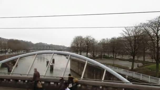 Bruselas Bélgica Canal Agua Vista Nublada Vista Nocturna Del Canal — Vídeo de stock