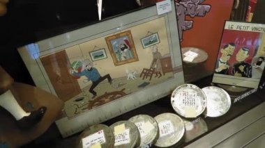 Brussels, Belçika - 22 Ocak 2016: Moof çizgi roman Müzesi öncesi giriş atrium. Moof modern Müzesi özgün figürler görüntüler ücretsiz müze giriş önce Galerie Horta içinde boşluk sergiledi..