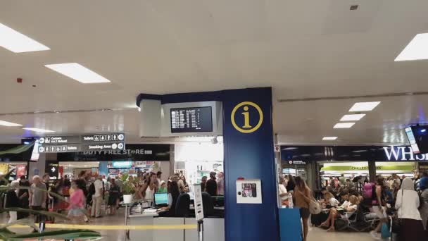 Luqa Malta Agosto 2016 Negozi Duty Free Dell Aeroporto Internazionale — Video Stock