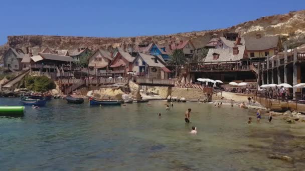 Mellieha Malta Agosto 2016 Vista Parque Temático Popeye Village Visitantes — Vídeo de Stock