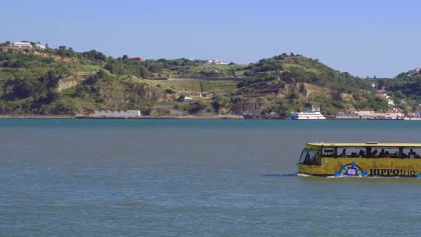 Lisbon Portugal Juli 2018 Hippo Reis Amfibievoertuig Rivier Taag Gele — Stockvideo