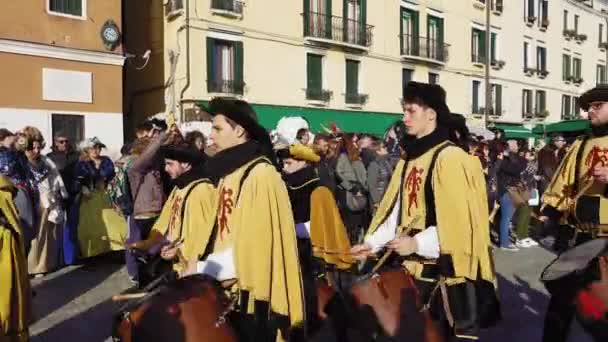 Venecia Italia Febrero 2019 Carnaval Festa Delle Marie Desfile Pie — Vídeos de Stock