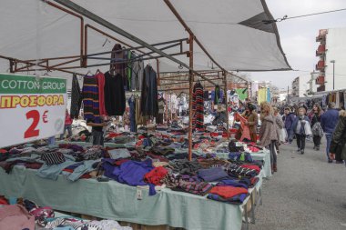 İskeçe Yunanistan - 09 Mart 2019: büyük ın Bazaarı piyasa ürünleri satış sokak satıcıları. 