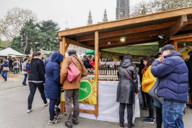 Viyana, Avusturya - 14 Nisan 2019: Rathausplatz'da Steiermarkdorf Steiermarkdorf Steierdorf Bahar Festivali.