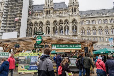 Viyana, Avusturya - 14 Nisan 2019: Rathausplatz'da Steiermarkdorf Steiermarkdorf Steierdorf Bahar Festivali.