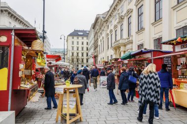 Viyana, Avusturya - 14 Nisan 2019: Paskalya Pazarı Altwiener Freyung Ostermarkt. 