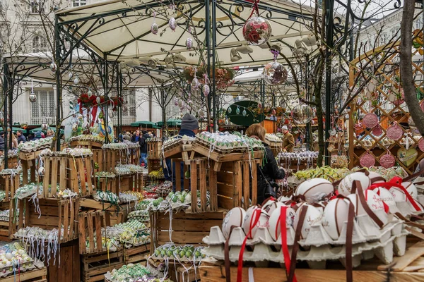 Vídeň, Rakousko-Duben 14 2019: velikonoční trh Altwiener Freyung Ostermarkt. — Stock fotografie