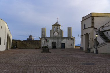 Napoli, İtalya ortaçağ kalesi Castel Sant Elmo avlu.