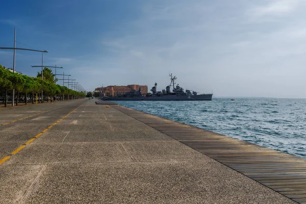 Thessaloniki, Greece - September 9 2019: Greek warship destroyer Velos D-16 at waterfront. — Stock Photo, Image