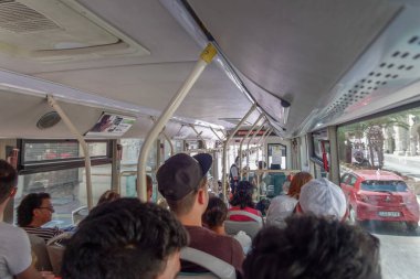 Valetta, Malta - 04 Ağustos 2016: Malta Toplu Taşımacılık Otobüsü iç görünümü.