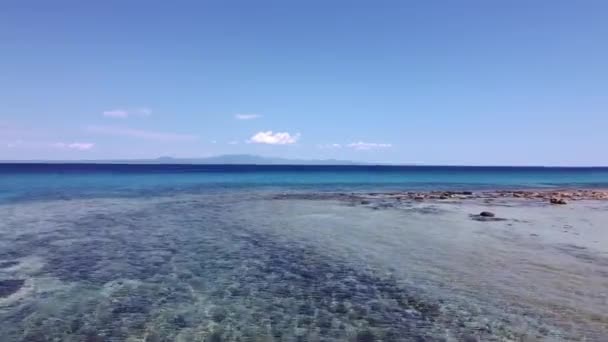 Drone Che Vola Sopra Livello Del Mare Bassa Altitudine Giornata — Video Stock