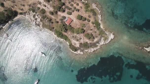 Mediterraneo Paesaggio Greco Spiaggia Drone Colpo Cima Aerea Della Penisola — Video Stock