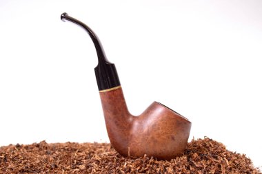 Sigara boru ve güzel kokulu tütün.