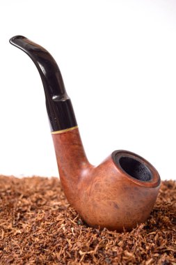 Sigara boru ve güzel kokulu tütün.