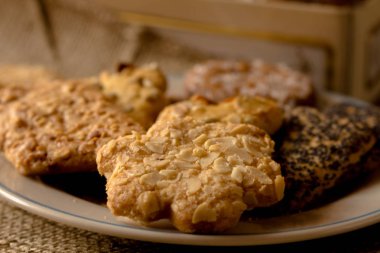 Kıtır kıtır kurabiyeler. Bir kompozisyon farklı tat çıtır bisküvi.