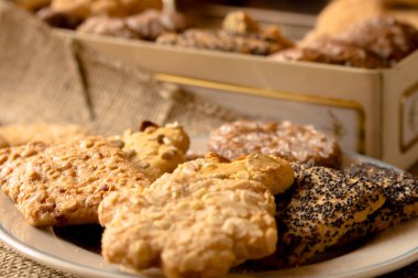 Kıtır kıtır kurabiyeler. Bir kompozisyon farklı tat çıtır bisküvi.