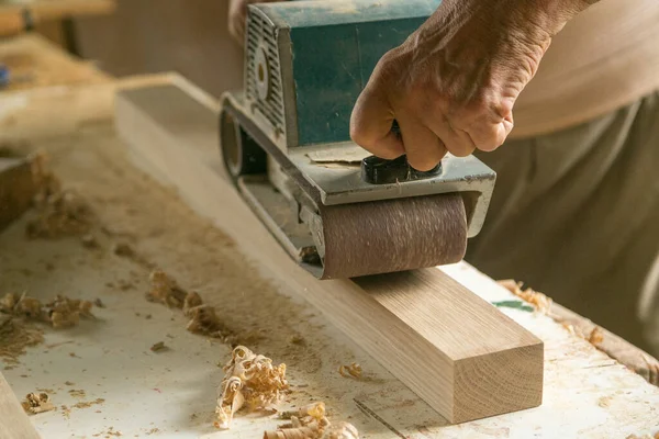 Carpenter Working Walnut Wood Carpentry — стоковое фото