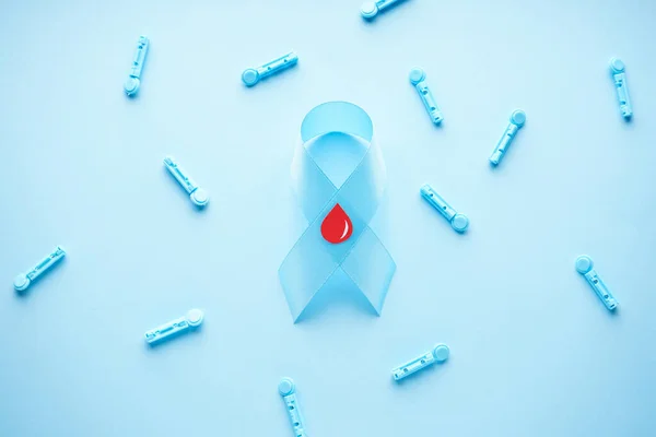 Dia Mundial Diabetes Novembro Fita Azul Com Sangue Vermelho Cair — Fotografia de Stock