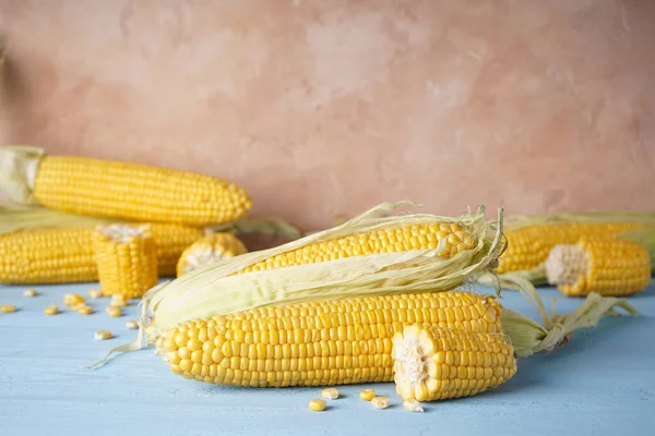 Cobs Ripe Raw Corn White Wooden Background — Stock Photo, Image