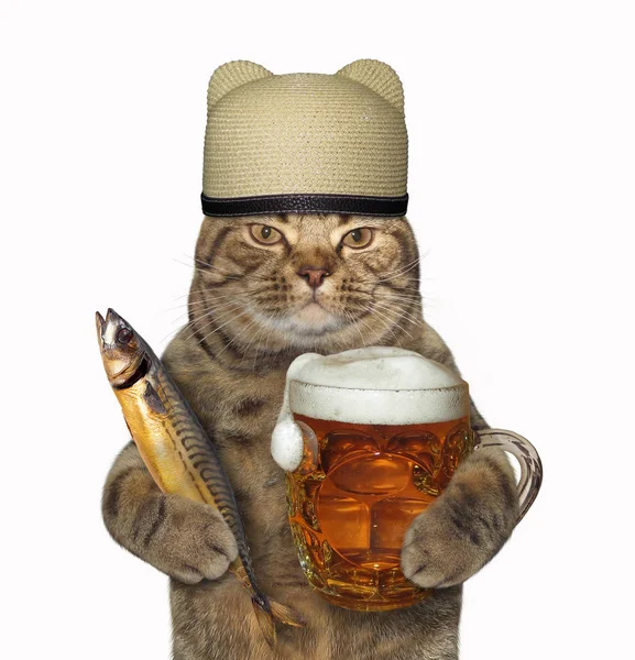 Кіт Солом Яному Капелюсі Тримає Склянку Пива Копчений Макрель Білий — стокове фото