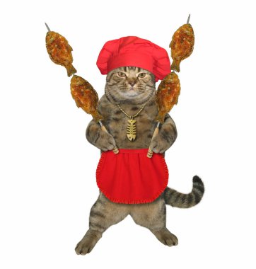Kırmızı üniformalı bej bir kedi üzerinde altın bir balık kemiği kolyesi ile ızgara balıklı iki çelik şiş tutuyor. Beyaz arka plan. İzole edilmiş.
