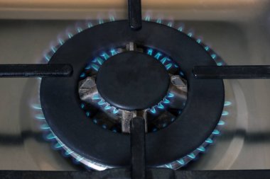 Gaz yakıcı alev, gaz sobası, yakın çekim. 